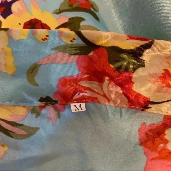 Silky light blue floral robe with tie - Picture 5 of 6